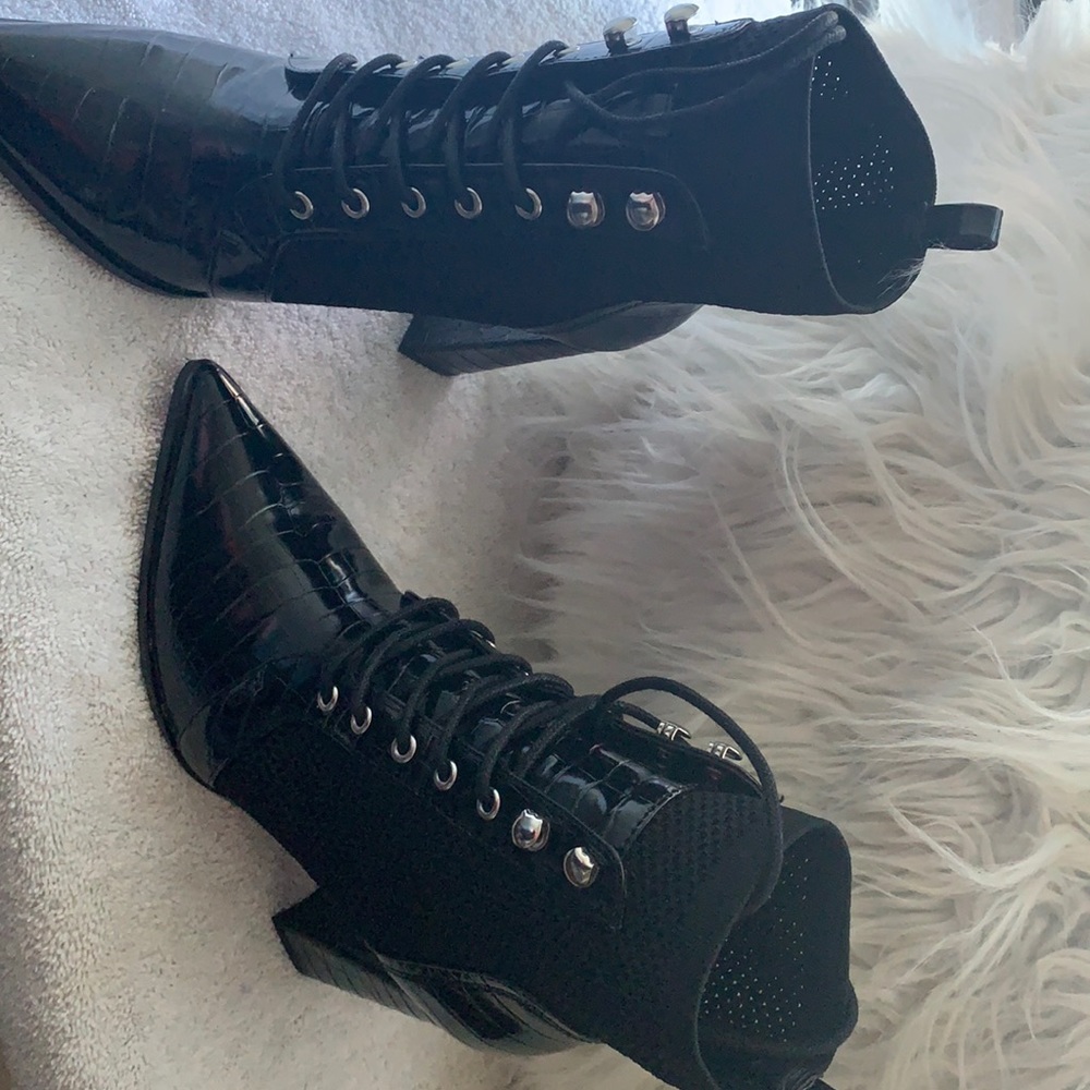 Steve Madden Chunky heal booties. Worn once great condition.